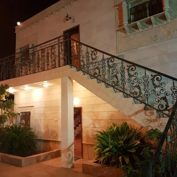 Villa Ar Rayis Beach，位于Maqshūsh的酒店