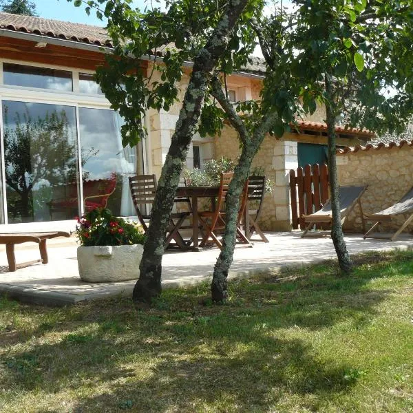 Gîte Rural Charentais，位于Les Essards的酒店