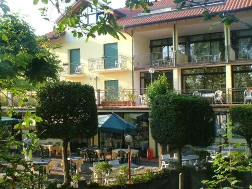 玛丹娜迪拉内维酒店，位于Pogno的酒店