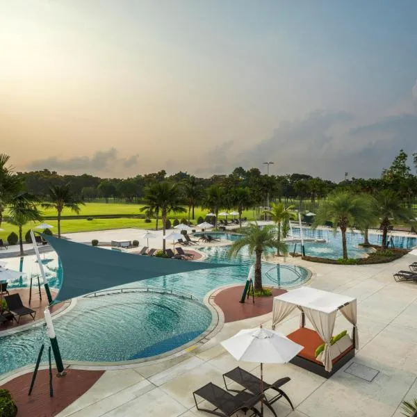 Eastin Thana City Golf Resort Bangkok，位于北榄的酒店