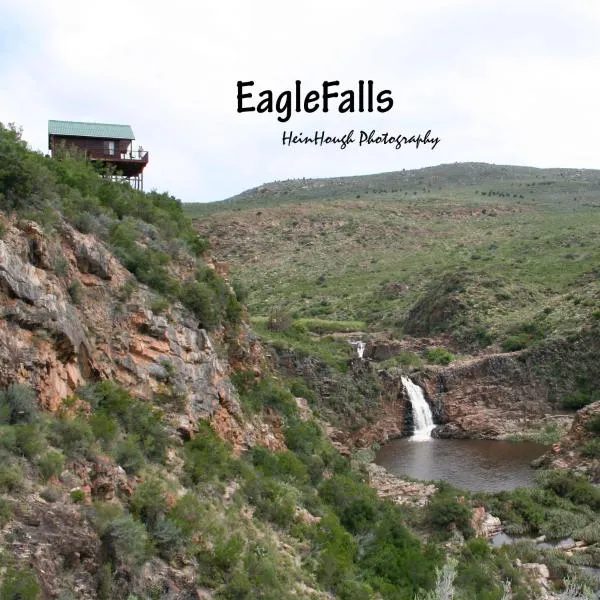 Eagle Falls Country Lodge & Adventures，位于Noll的酒店