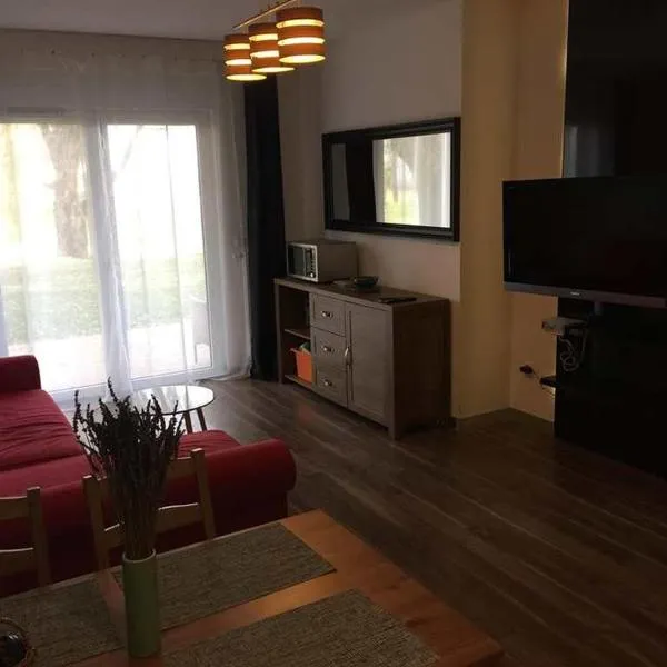 Azur Apartman，位于Pusztaszabolcs的酒店