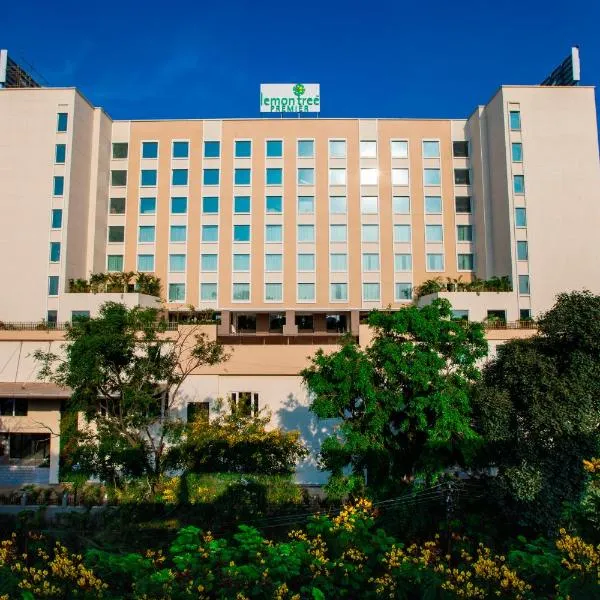 Lemon Tree Premier City Center Pune，位于Dāpuri的酒店