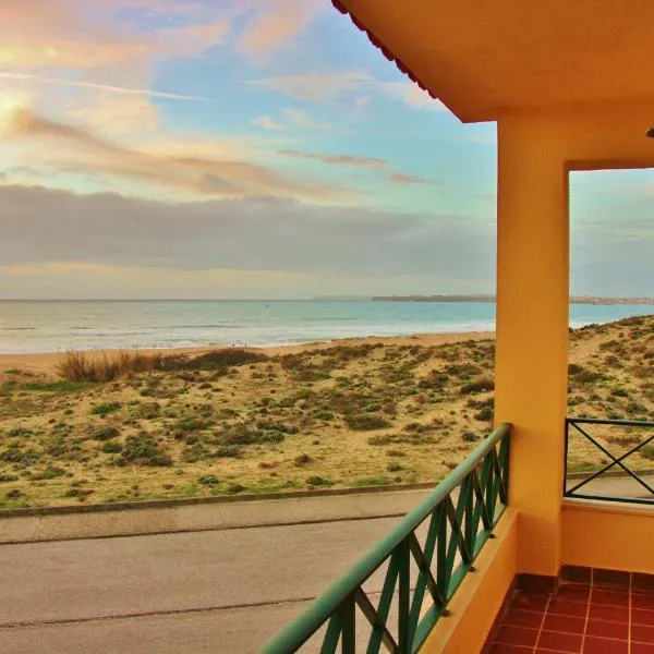 Supertubos Beach Hostel，位于阿托吉亚达巴莱亚的酒店