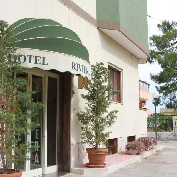里维埃拉酒店，位于特拉尼的酒店