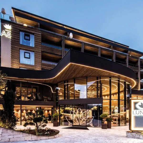 卢纳瑞思康体度假酒店，位于瓦尔奥纳的圣乔凡尼的酒店
