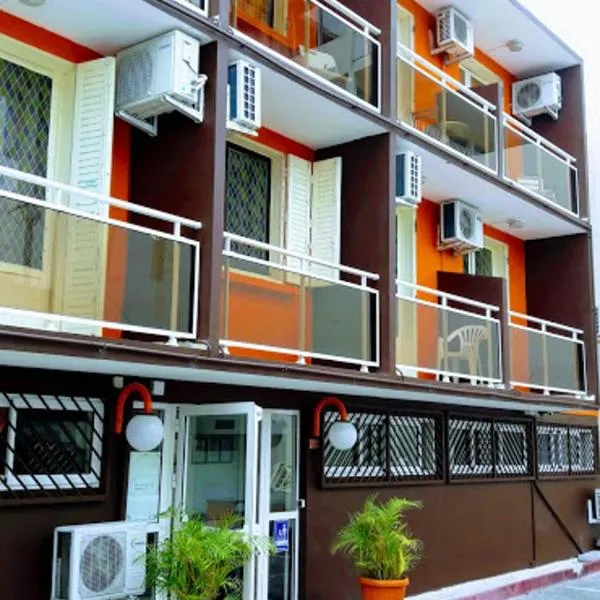 Hôtel Du Centre，位于圣丹尼斯的酒店