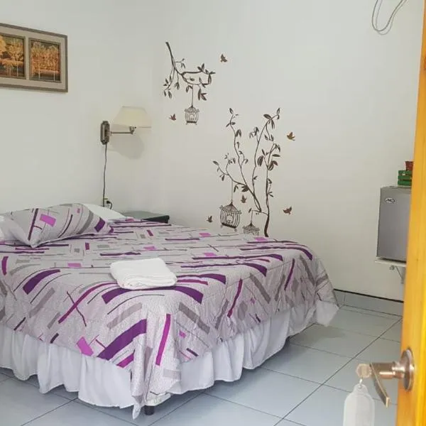 Hotel Las Palmas,位于埃斯梅拉达斯的酒店