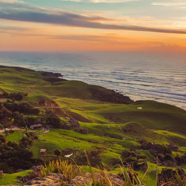 Te Hapu Coastal Cottages，位于Pakawau的酒店