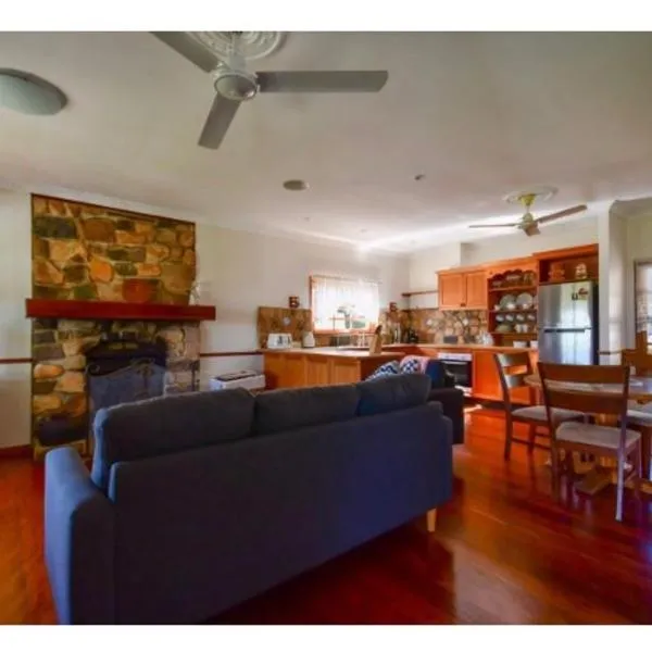 Lakefront holiday villa，位于云加布拉的酒店