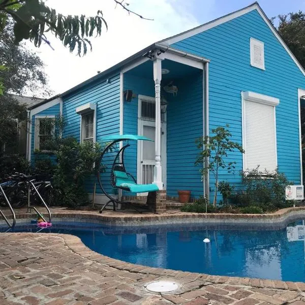 7 Bedroom - Sleeps 14! Next to Bourbon Street，位于新奥尔良的酒店
