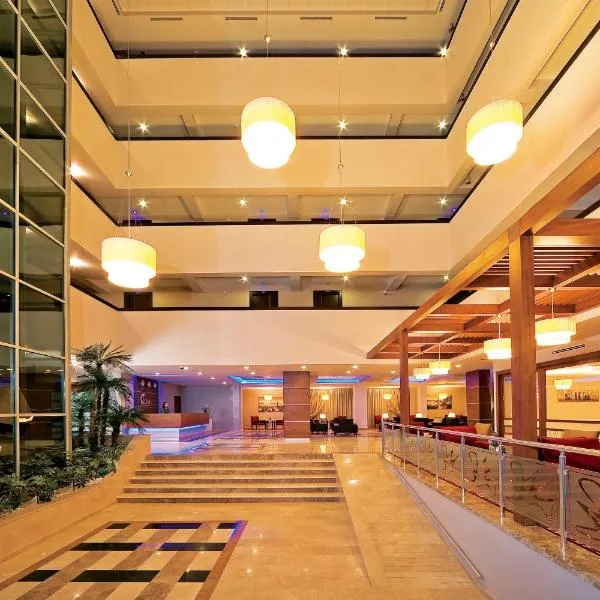 马姆酒店，位于Kemalpaşa的酒店