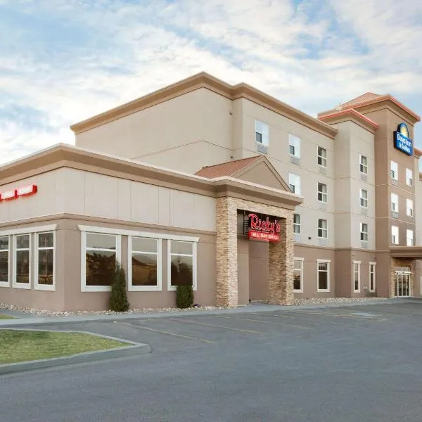 Days Inn & Suites by Wyndham Edmonton Airport，位于勒杜克的酒店