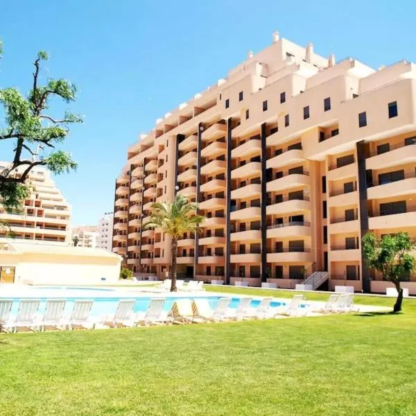 Awesome apartment in Praia da Rocha，位于波尔蒂芒的酒店