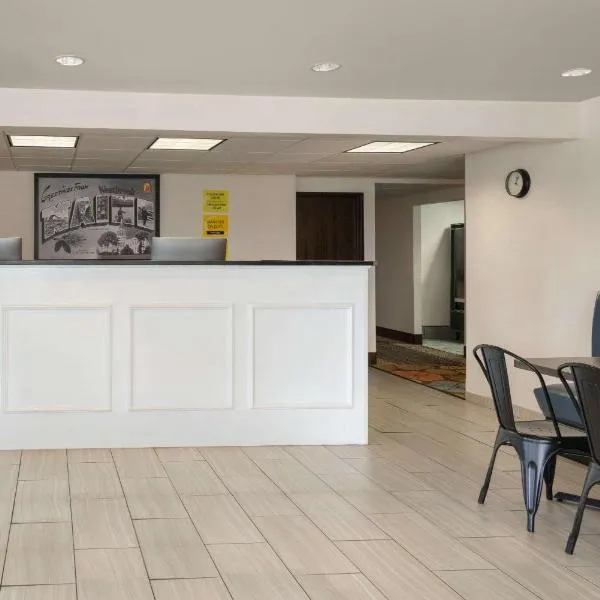 威斯布鲁克区波特兰速8酒店，位于威斯布鲁克的酒店