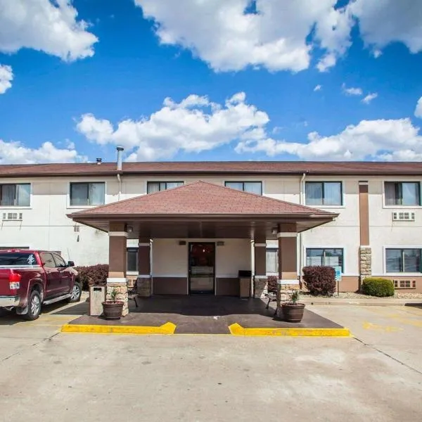 Quality Inn near I-72 and Hwy 51，位于Forsyth的酒店