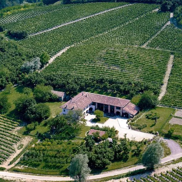 La Giribaldina Winery & Farmhouse，位于Ponzone的酒店