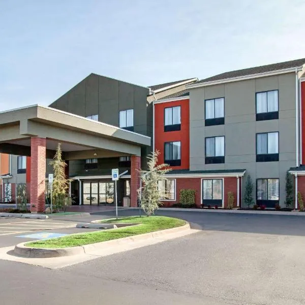 Comfort Inn & Suites Norman near University，位于Newcastle的酒店