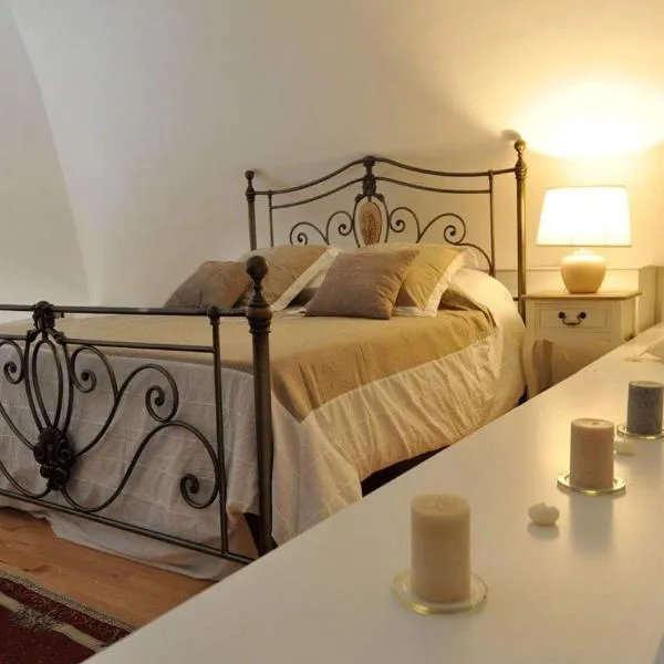 ARCOBELLO Suite Rooms，位于卡斯特拉纳格罗泰的酒店