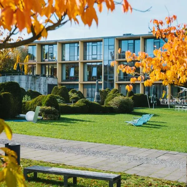 rugs Hotel am Schlosspark Lichtenwalde，位于Lichtenwalde的酒店