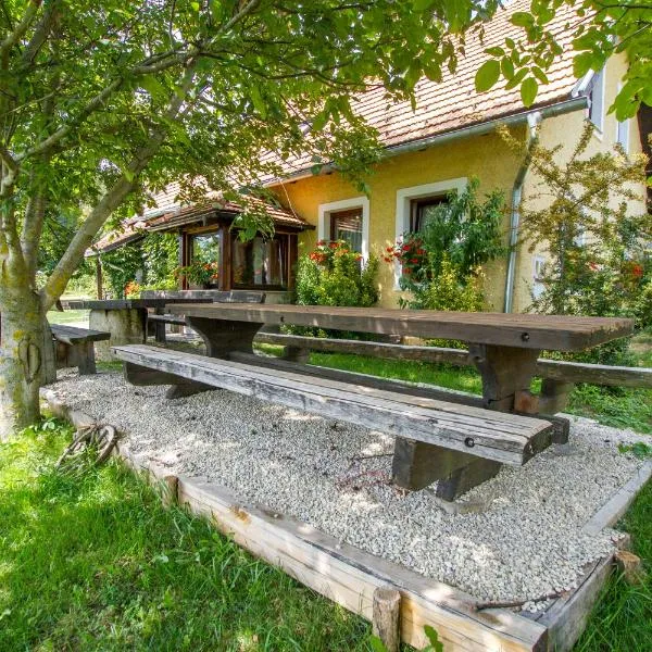 Holiday Home Juričko with private Sauna，位于Bizeljsko的酒店