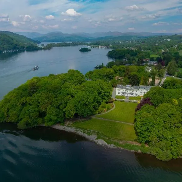 Storrs Hall Hotel on the shore of Lake Windermere，位于鲍内斯温德米尔的酒店