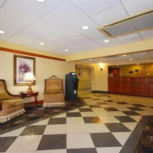 本萨勒姆品质旅馆&套房酒店，位于Feasterville的酒店