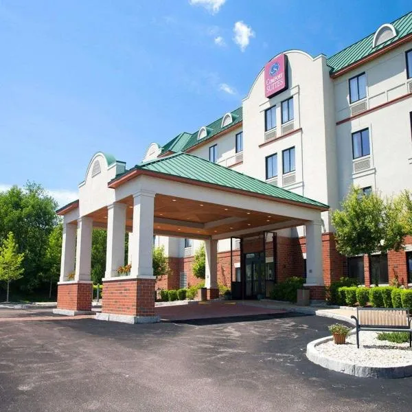 西沃里克 - 普罗维登斯康福特套房酒店，位于Spring Lake的酒店