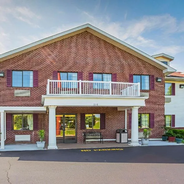 Econo Lodge Inn & Suites Ripley，位于Ripley的酒店