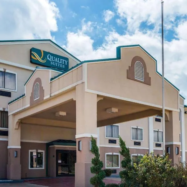 伯利森沃斯堡品质酒店，位于Alvarado的酒店