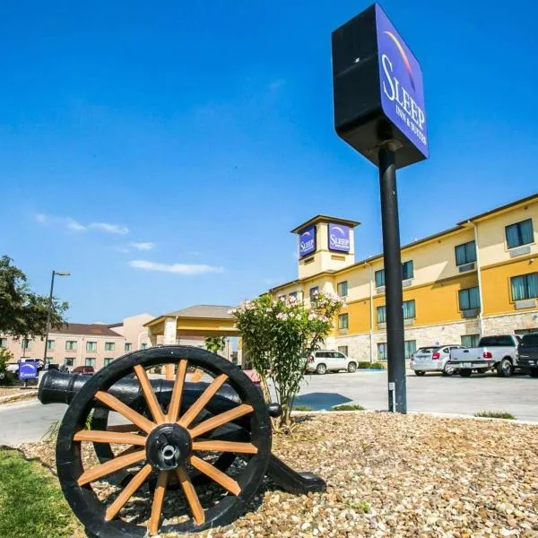 Sleep Inn & Suites near Palmetto State Park，位于Gonzales的酒店