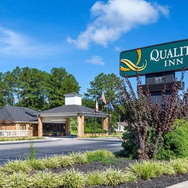 Quality Inn Petersburg Near Fort Gregg-Adams，位于坦普尔顿的酒店