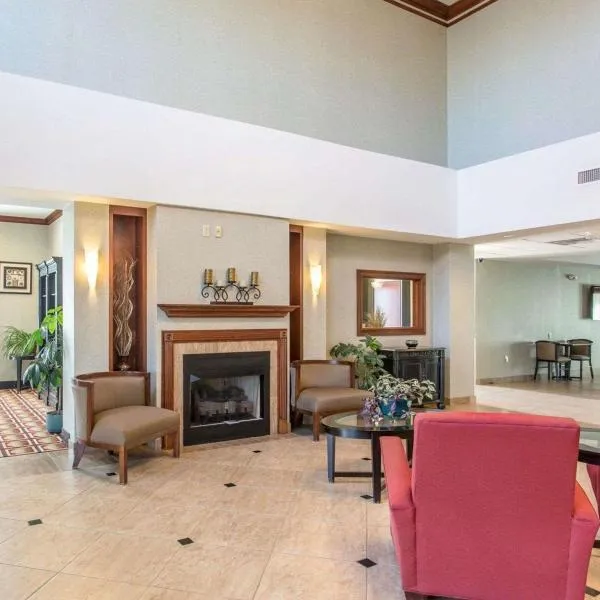 Comfort Inn & Suites Madisonville，位于麦迪逊维尔的酒店