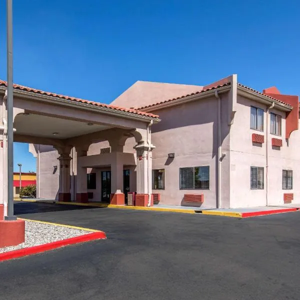 Quality Inn & Suites Albuquerque North near Balloon Fiesta Park，位于Santa Ana Pueblo的酒店