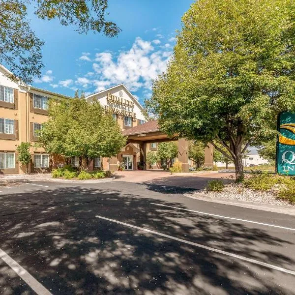 Quality Inn & Suites University Fort Collins，位于柯林斯堡的酒店