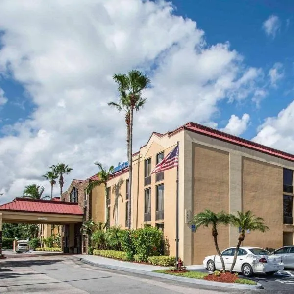 兰坦纳西棕榈滩舒适套房酒店，位于Greenacres City的酒店