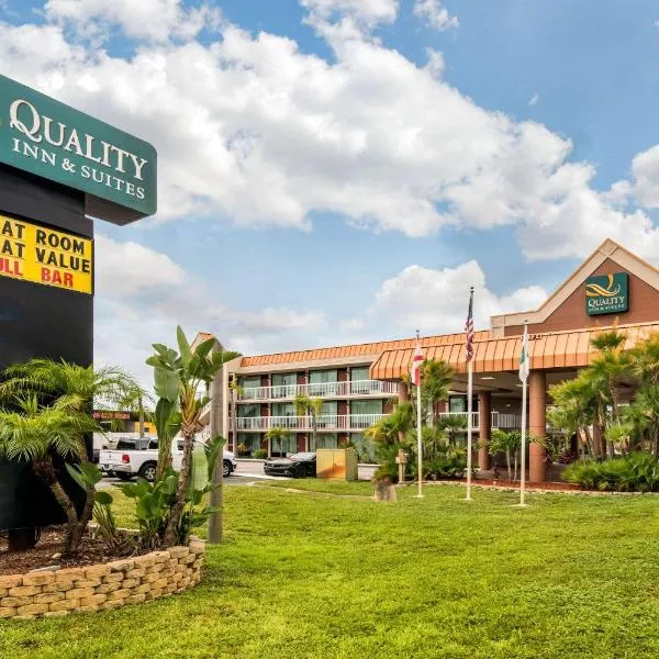 Quality Inn & Suites Tarpon Springs South，位于Anclote的酒店