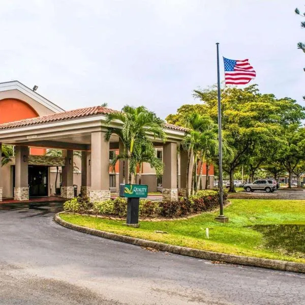 Quality Suites Fort Myers Airport I-75，位于Forest Island Park的酒店