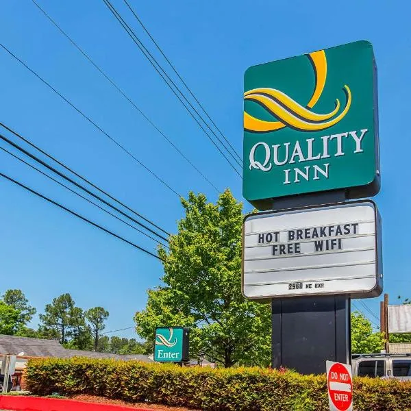 Quality Inn Atlanta Northeast I-85，位于德卢斯的酒店