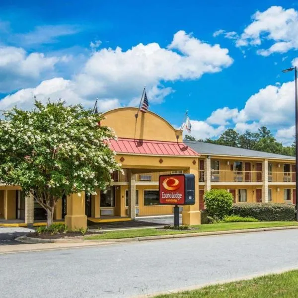 Econo Lodge Inn & Suites Columbus near Fort Benning，位于哥伦布的酒店