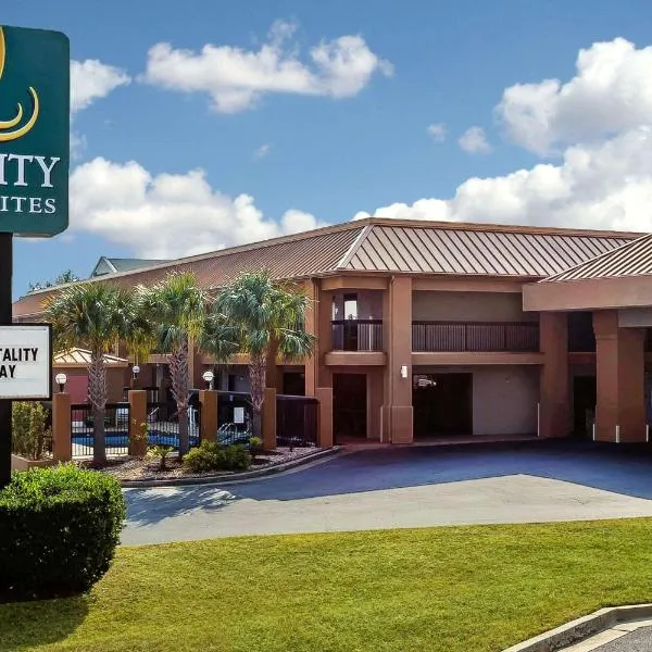 Quality Inn & Suites near Robins Air Force Base，位于华纳罗宾斯的酒店