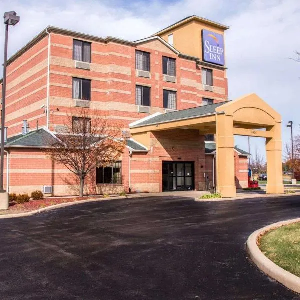 Sleep Inn Tinley Park I-80 near Amphitheatre-Convention Center，位于乔利埃特的酒店