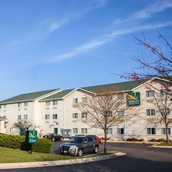 Quality Inn & Suites Loves Park near Rockford，位于Loves Park的酒店