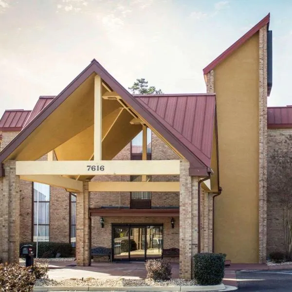 Comfort Inn & Suites Fuquay Varina，位于Holly Springs的酒店