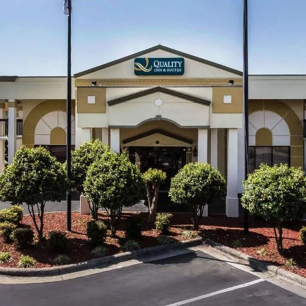 Quality Inn & Suites Mooresville-Lake Norman，位于卡托巴湖-诺尔曼的酒店