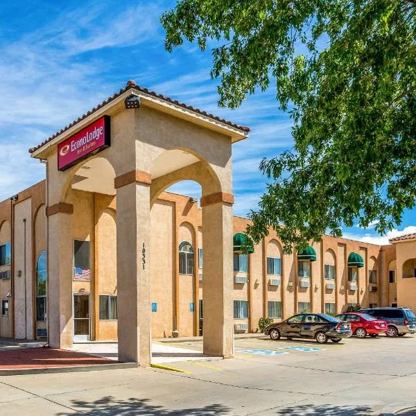 Econo Lodge Inn & Suites Albuquerque East I-40 Eubank Exit，位于Cedar Crest的酒店