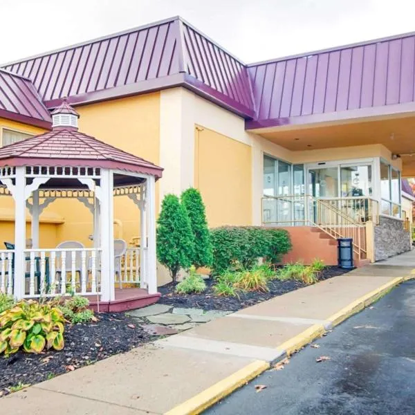 Quality Inn and Suites Fairgrounds - Syracuse，位于Warners的酒店