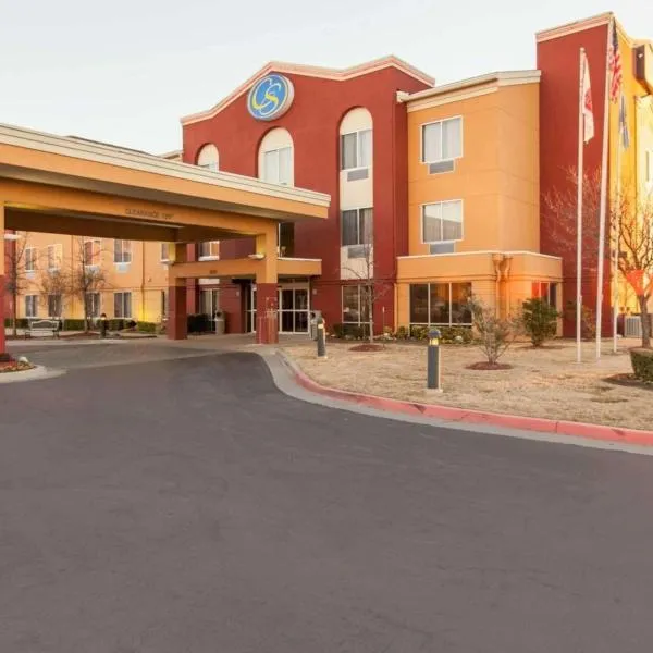 Comfort Suites Tulsa Central，位于塔尔萨的酒店