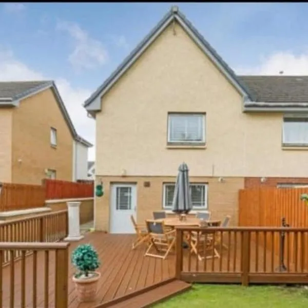 Silverburn new house with free parking and nice garden，位于格拉斯哥的酒店