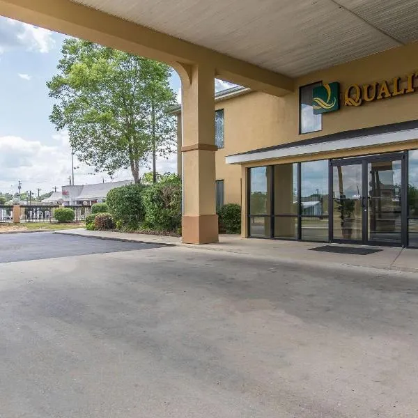 Quality Inn Andalusia，位于安达卢西亚的酒店